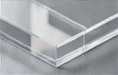 Plaques de plexiglas transparentes